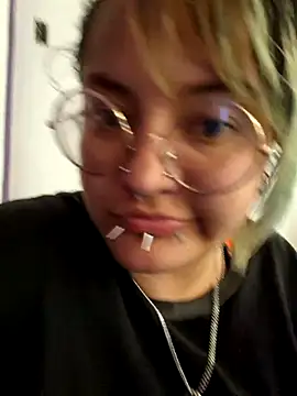 lucky-leah online show from 10-31-25, 04:02