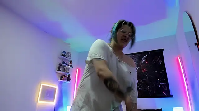 lucky-leah online show from 04-19-26, 04:45