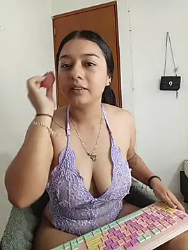 Snapshot of Kittyy_Hott_ chatting on 12-16-25, 09:09 Kittyy Hott online show from 12-16-25, 09:09