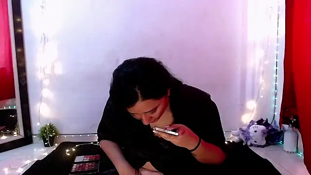 Snapshot of LuciaTomson chatting on 03-12-26, 04:24 LuciaTomson online show from 03-12-26, 04:24