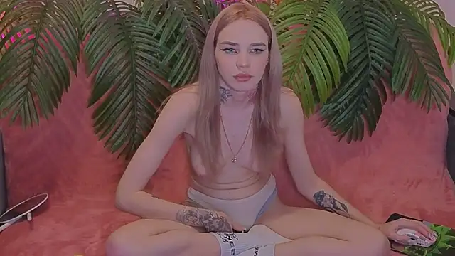 StellaSweetness online show from 02-25-25, 04:31