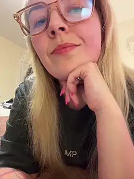 Snapshot of xxcurvyjessiexx chatting on 02-24-26, 08:29 xxcurvyjessiexx online show from 02-24-26, 08:29