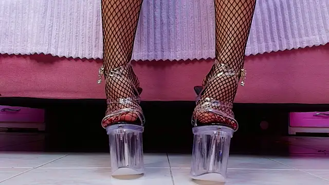 Snapshot of AuroraSim chatting on 10-28-25, 01:14 AuroraSim online show from 10-28-25, 01:14