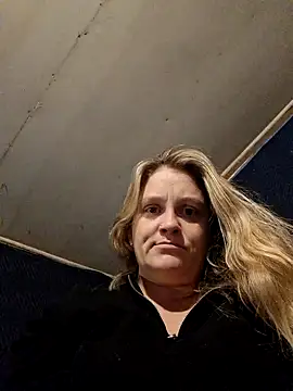 jgodbout2011 online show from 04-28-26, 05:12