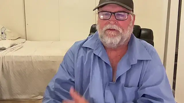 Snapshot of Drummajor chatting on 04-25-26, 04:04 Drummajor online show from 04-25-26, 04:04