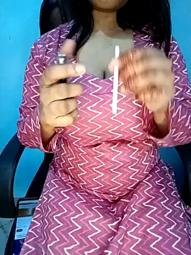 Snapshot of Dayna-36 chatting on 12-25-24, 04:43 Dayna-36 online show from 12-25-24, 04:43