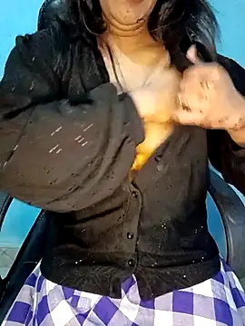 Snapshot of Dayna-36 chatting on 03-09-25, 04:11 Dayna-36 online show from 03-09-25, 04:11