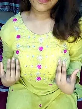 Snapshot of Dayna-36 chatting on 09-26-25, 04:33 Dayna-36 online show from 09-26-25, 04:33