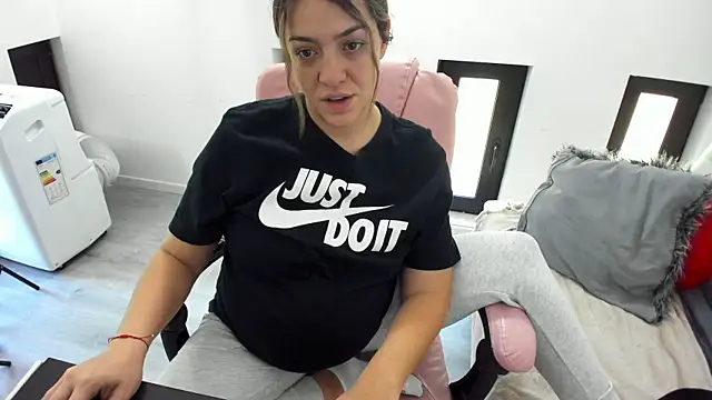 Dyana Kaylinn online show from 05-25-26, 05:24