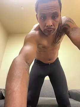 Snapshot of Mixedricanstud chatting on 03-18-26, 10:29 Mixedricanstud online show from 03-18-26, 10:29