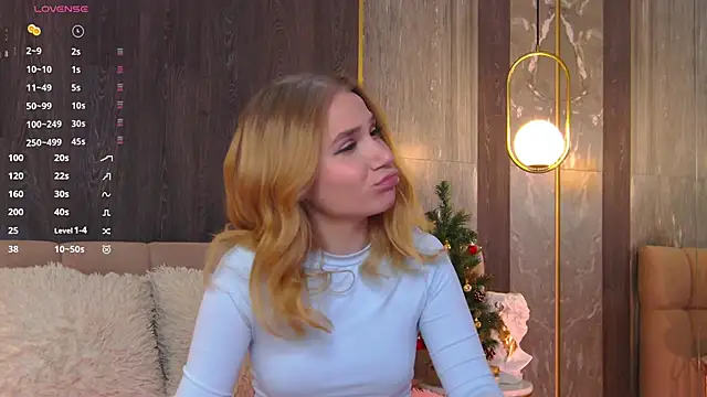 Snapshot of EllenaGreen chatting on 12-18-24, 05:52 EllenaGreen online show from 12-18-24, 05:52