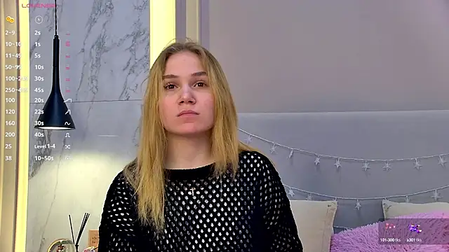 Snapshot of EllenaGreen chatting on 12-23-24, 06:05 EllenaGreen online show from 12-23-24, 06:05