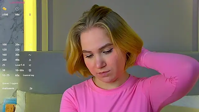 Snapshot of EllenaGreen chatting on 01-24-25, 09:05 EllenaGreen online show from 01-24-25, 09:05