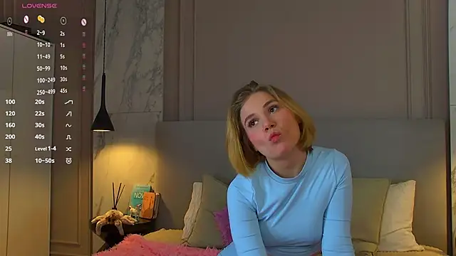 Snapshot of EllenaGreen chatting on 02-08-25, 08:53 EllenaGreen online show from 02-08-25, 08:53