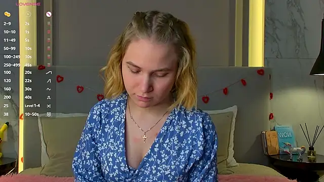 Snapshot of EllenaGreen chatting on 03-01-25, 09:26 EllenaGreen online show from 03-01-25, 09:26