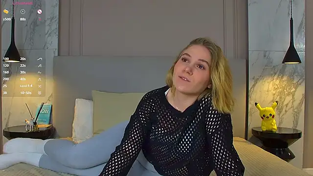 Snapshot of EllenaGreen chatting on 03-14-25, 06:07 EllenaGreen online show from 03-14-25, 06:07