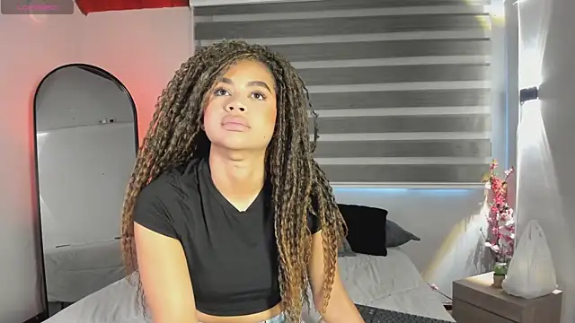 nayah   online show from 11-18-25, 07:51