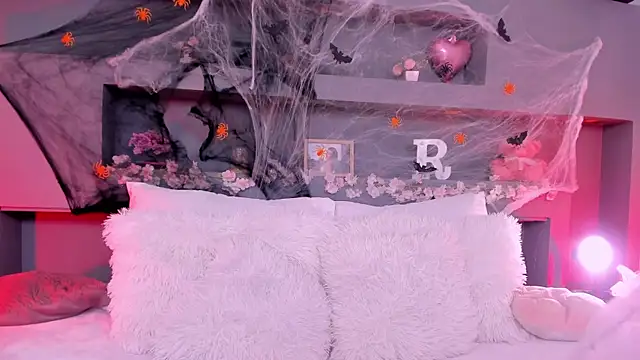 rosemonrooe online show from 10-31-25, 03:57