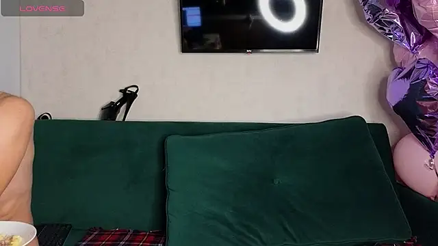 FoxLoveBasik online show from 12-14-24, 06:35