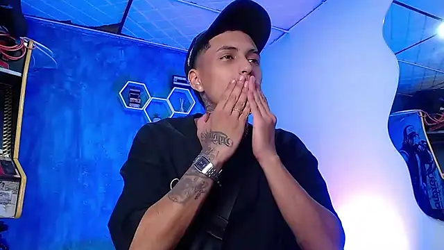 Liam lee online show from 01-02-25, 04:13