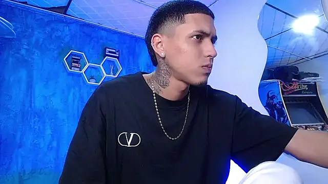 Liam lee online show from 01-04-25, 04:11