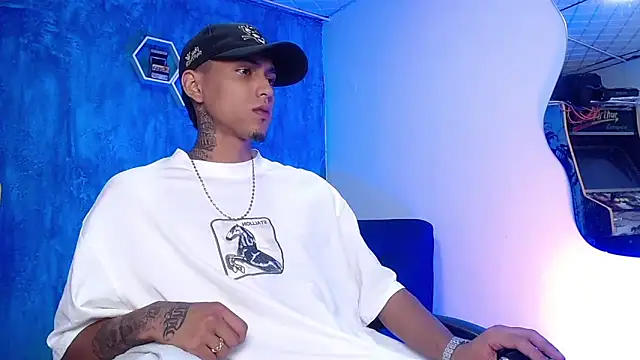 Liam lee online show from 02-07-25, 01:11