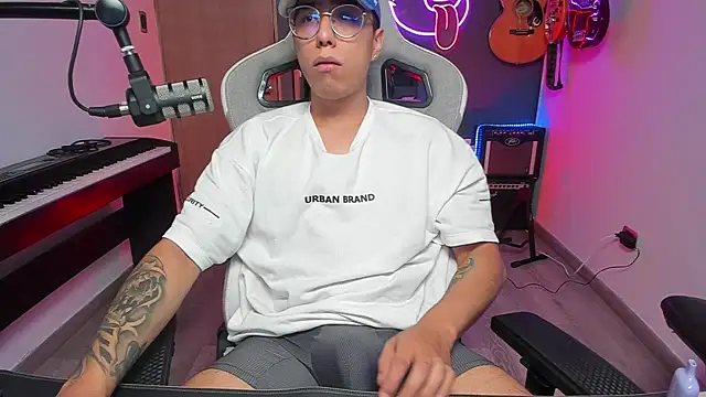 Snapshot of granxarma960 chatting on 01-11-25, 04:38 granxarma960 online show from 01-11-25, 04:38