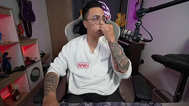 Snapshot of granxarma960 chatting on 11-21-25, 05:17 granxarma960 online show from 11-21-25, 05:17