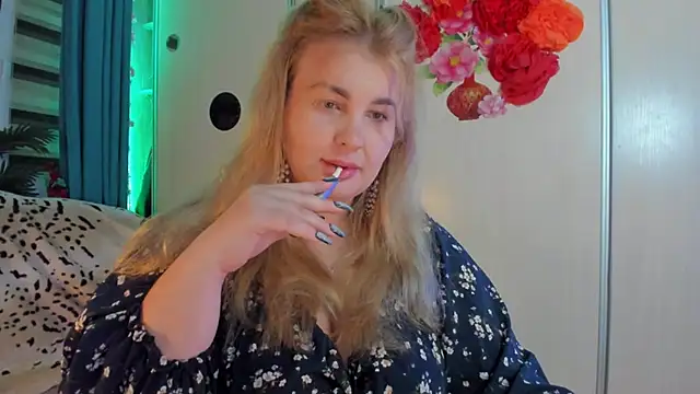 Snapshot of CoraSwon chatting on 10-25-25, 09:20 CoraSwon online show from 10-25-25, 09:20