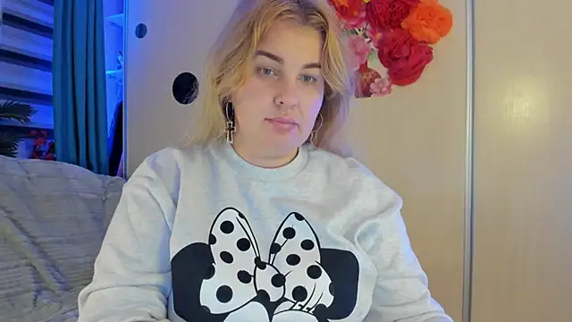 Snapshot of CoraSwon chatting on 10-28-25, 09:17 CoraSwon online show from 10-28-25, 09:17