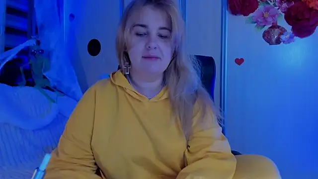 Snapshot of CoraSwon chatting on 11-03-25, 11:15 CoraSwon online show from 11-03-25, 11:15