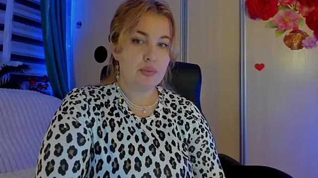 Snapshot of CoraSwon chatting on 11-05-25, 09:48 CoraSwon online show from 11-05-25, 09:48