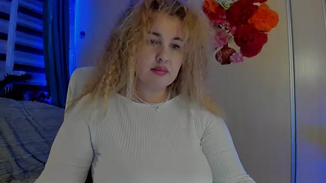 Snapshot of CoraSwon chatting on 11-06-25, 10:54 CoraSwon online show from 11-06-25, 10:54