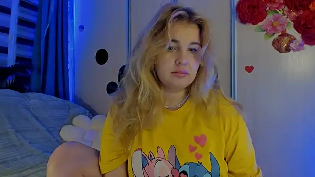 Snapshot of CoraSwon chatting on 11-11-25, 01:27 CoraSwon online show from 11-11-25, 01:27