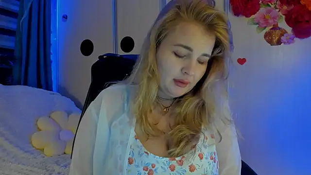 Snapshot of CoraSwon chatting on 11-15-25, 12:19 CoraSwon online show from 11-15-25, 12:19