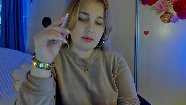 Snapshot of CoraSwon chatting on 11-25-25, 06:13 CoraSwon online show from 11-25-25, 06:13