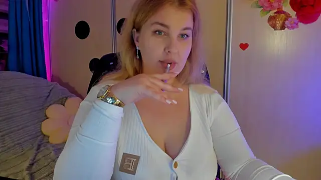 Snapshot of CoraSwon chatting on 11-27-25, 08:44 CoraSwon online show from 11-27-25, 08:44