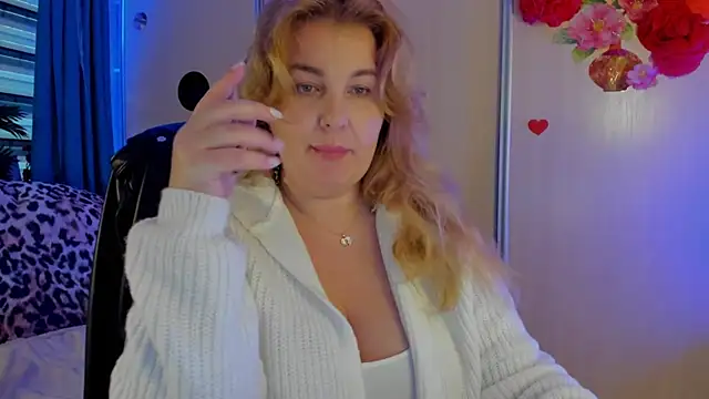 Snapshot of CoraSwon chatting on 11-29-25, 09:45 CoraSwon online show from 11-29-25, 09:45