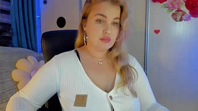 Snapshot of CoraSwon chatting on 12-05-25, 04:36 CoraSwon online show from 12-05-25, 04:36