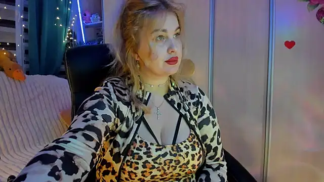 CoraSwon online show from 02-21-26, 06:09