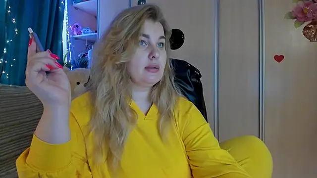 CoraSwon online show from 03-10-26, 02:33