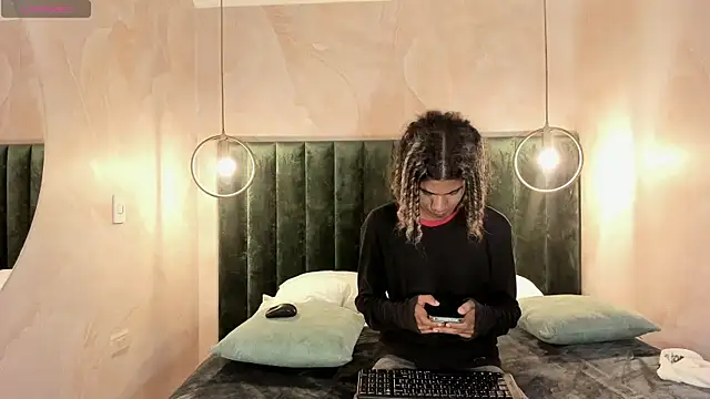 Snapshot of Maxim-Walker chatting on 01-31-25, 02:58 Maxim-Walker online show from 01-31-25, 02:58