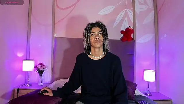 Snapshot of Maxim-Walker chatting on 02-11-25, 02:57 Maxim-Walker online show from 02-11-25, 02:57