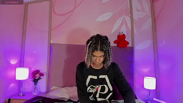 Snapshot of Maxim-Walker chatting on 02-15-25, 03:20 Maxim-Walker online show from 02-15-25, 03:20