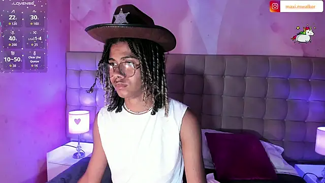 Snapshot of Maxim-Walker chatting on 10-07-25, 06:32 Maxim-Walker online show from 10-07-25, 06:32