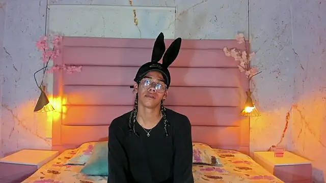 Maxim-Walker online show from 10-28-25, 03:10