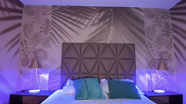 Maxim-Walker online show from 11-13-25, 03:05