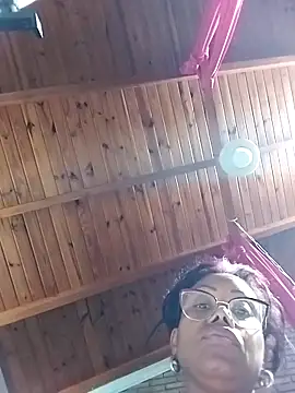 Snapshot of littlebrunett chatting on 02-01-26, 01:09 littlebrunett online show from 02-01-26, 01:09