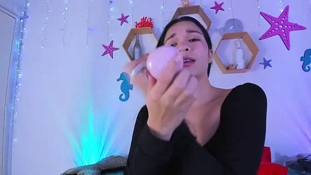 Emiily Parkerr online show from 11-18-25, 03:12