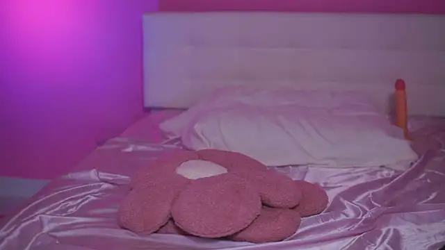 Snapshot of NatyDesiree chatting on 03-05-25, 08:10 NatyDesiree online show from 03-05-25, 08:10